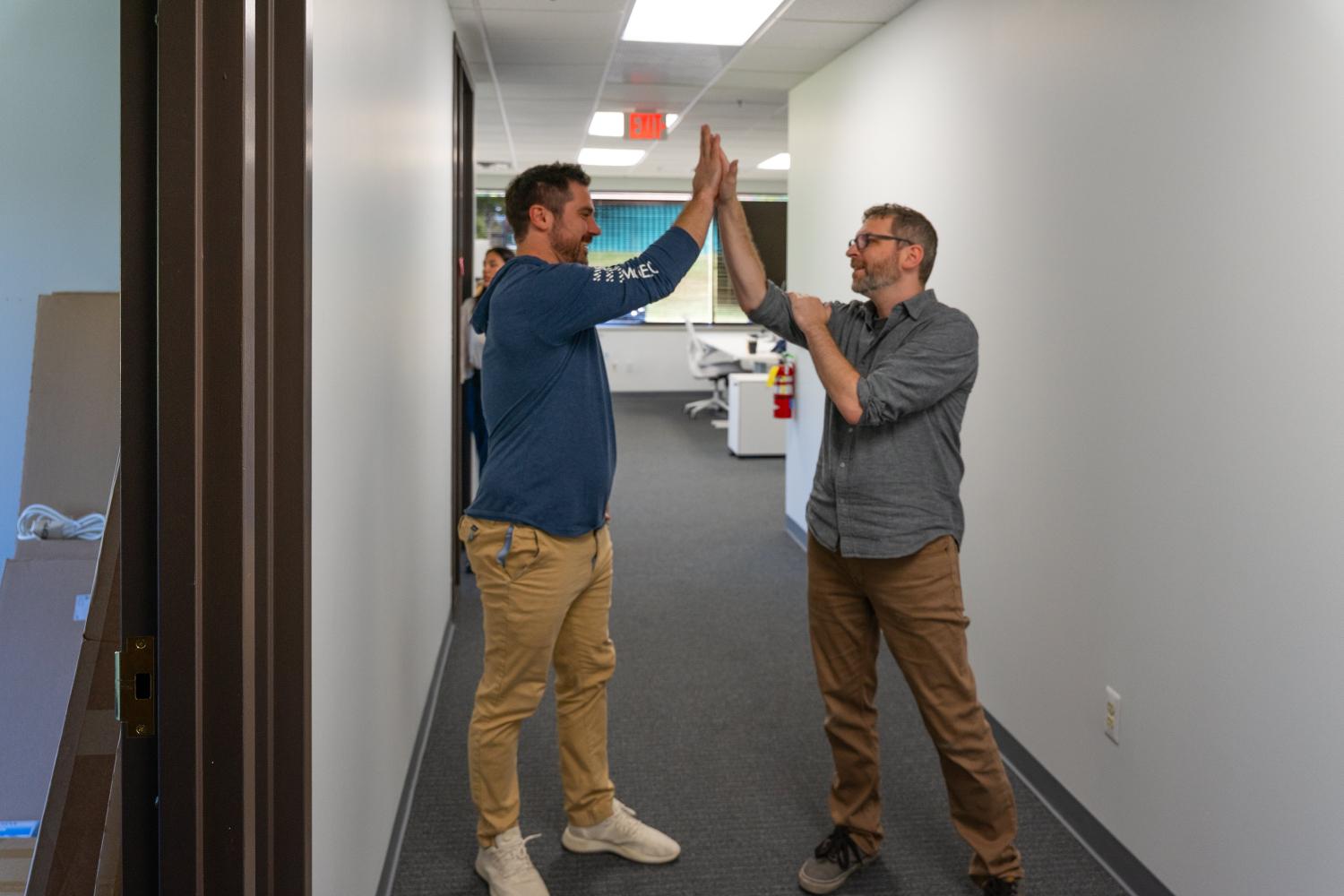 moonello-mobile_app_development_high_five