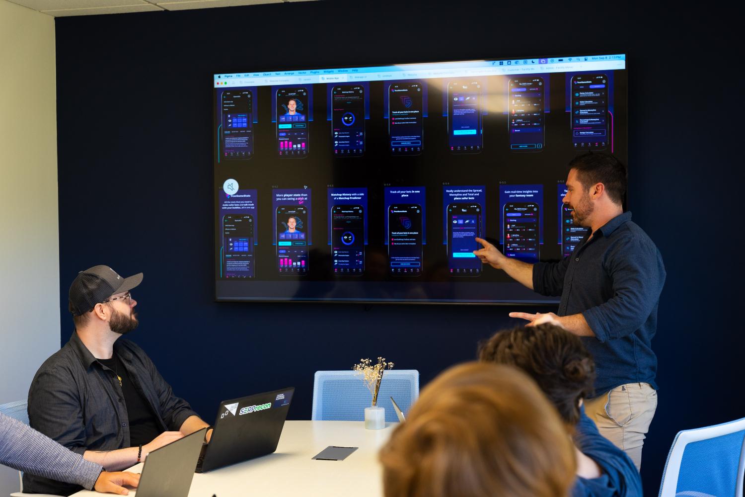 moonello-mobile-app-development-conference-room-presentation